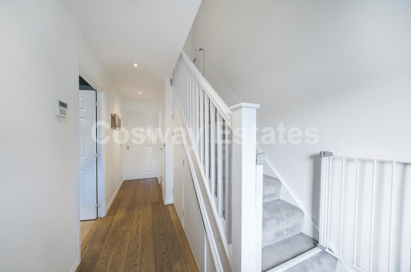 Bampton Drive, Mill Hill, NW7, London